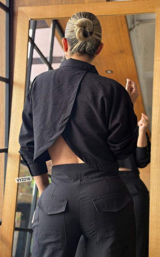 Conjunto EUREKKA – Camisa con diseño espalda + Pantalón Wide Leg